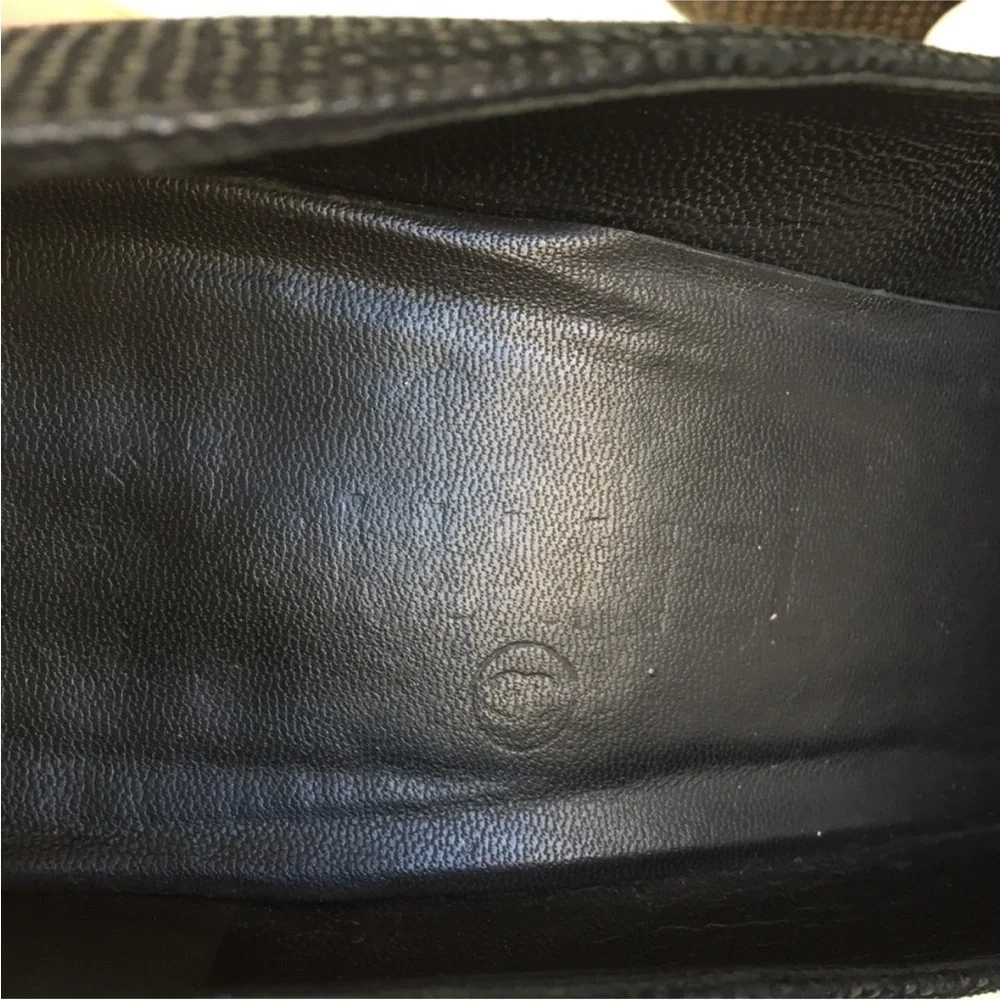 CHANEL Black Textured Heels with Gold Logo - Picture 7 of 8